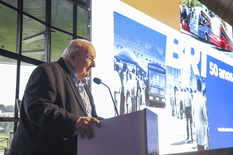 Prefeito Rafael Greca participa de seminário que celebra os 50 anos do BRT no salão de atos do Parque Barigui - Curitiba, 28/11/2024. - Foto: Daniel Castellano / SMCS