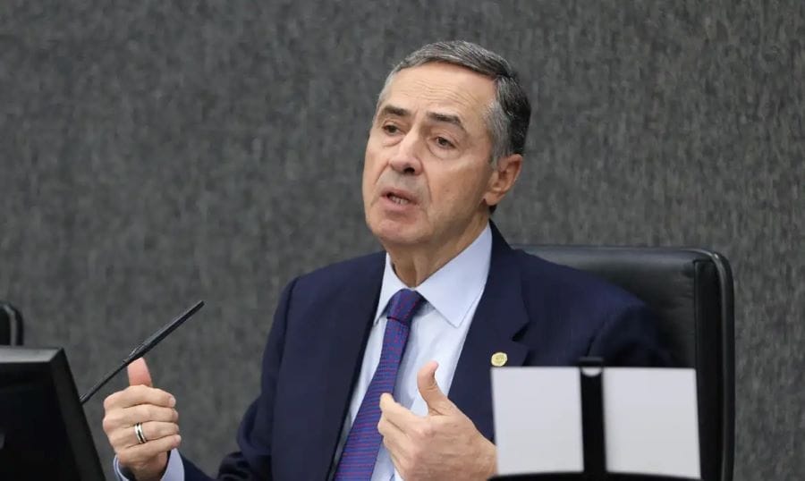 O presidente do Supremo Tribunal Federal (STF) e do Conselho Nacional de Justiça (CNJ), ministro Luís Roberto Barroso, comentou nesta terça-feira (19) os fatos investigados pela Operação Contragolpe, deflagrada pela Polícia Federal (PF) para prender militares acusados de tentar impedir a posse do presidente Luiz Inácio Lula da Silva no final do governo do então presidente Jair Bolsonaro.