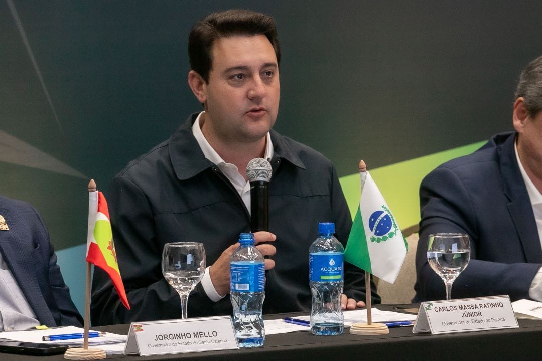 Governadores Assinam Formalização do Consórcio Cosud 5 O Consórcio de Integração Sul e Sudeste (Cosud) foi formalizado na sexta-feira (22), durante reunião dos governadores no encontro que aconteceu em Florianópolis. Foto: Roberto Dziura Jr/AEN