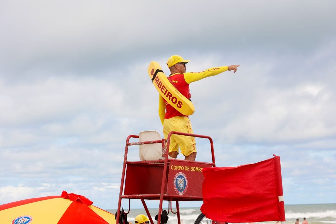Cuidados na água: Corpo de Bombeiros Militar reforça orientações aos banhistas Foto: Gabriel Rosa/AEN