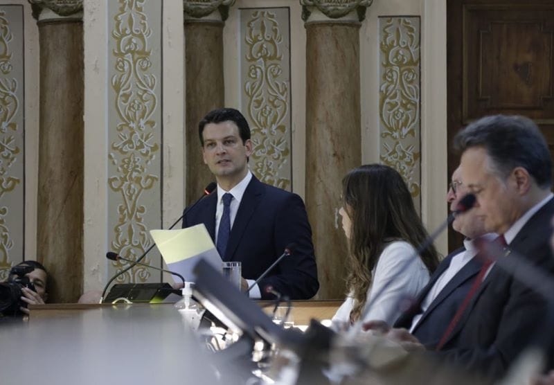 Eduardo Pimentel e Paulo Martins tomam posse como prefeito e vice-prefeito de Curitiba, na Câmara Municipal. Foto: Pedro Ribas/SMCS