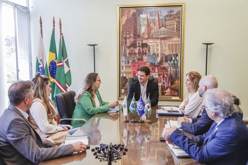 Prefeito Eduardo Pimentel, recebe a chefe da ONU-Habitat Brasil, Rayna Moraes. Curitiba, 16/01/2025. Foto: Pedro Ribas/SMCS