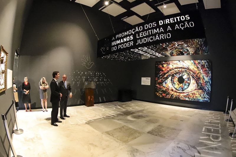 Prefeito Eduardo Pimentel acompanhado da procuradora-geral do município, Vanessa Volpi Palacios, visita o presidente do Tribunal de Justiça do Paraná, Luiz Fernando Tomasi Keppen e conhece o Memorial dos Direitos Humanos. Curitiba, 22/01/2024. Foto: José Fernando Ogura/SMCS
