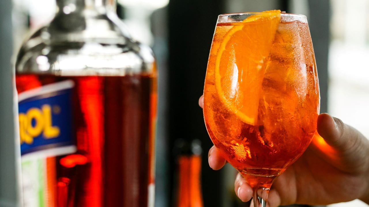 Queridinho do verão, Bares de Curitiba oferecem open de Aperol Spritz