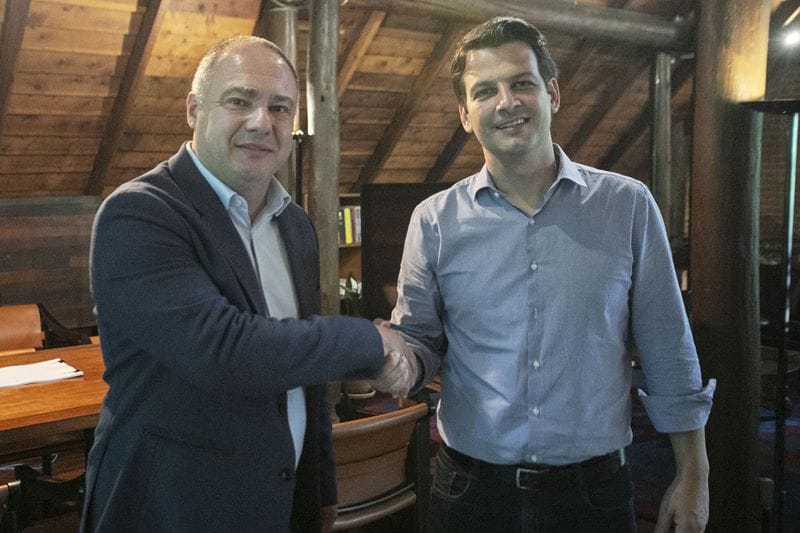 Prefeito Eduardo Pimentel recebe visita do presidente da Federação Paranaense de Futebol, Hélio Cury Filho. Curitiba, 04/02/2025 - Foto: Ricardo Marajó / SECOM