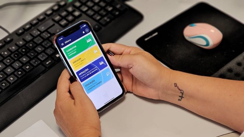 Em Curitiba, credencial de estacionamento para idosos e pessoas com deficiência pode ser emitida online. Foto: Ricardo Deverson/SMDT