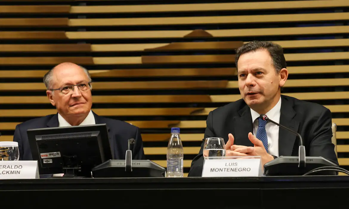 Premiê português defende uso de energia limpa