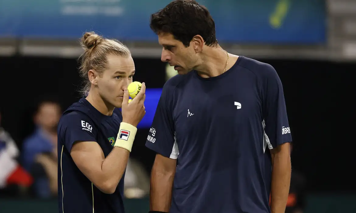 Brasil é superado por 4 a 0 pela França no Qualifiers da Copa Davis. © Reuters/Benoit Tessier/Direitos Reservados