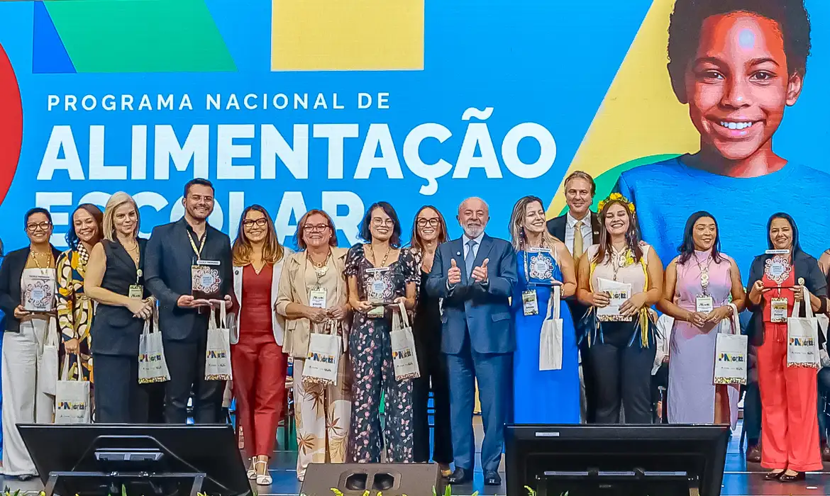 O anúncio foi feito durante a 6ª edição do Encontro Nacional do PNAE, em Brasília, na tarde desta terça-feira (4), em Brasília, que contou com as presenças do presidente Luiz Inácio Lula da Silva, do ministro da Educação, Camilo Santana, de outras autoridades