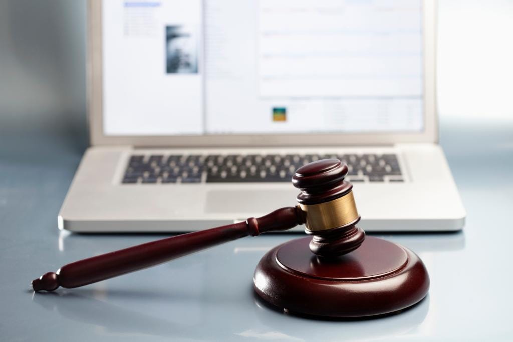 O Tribunal de Justiça do Paraná esclarece que não faz nenhum tipo de homologação de sites de leilão