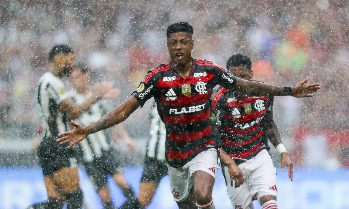 Bruno Henrique brilha e Flamengo conquista Supercopa do Brasil . © Gilvan de Souza/CRF/Direitos Reservados