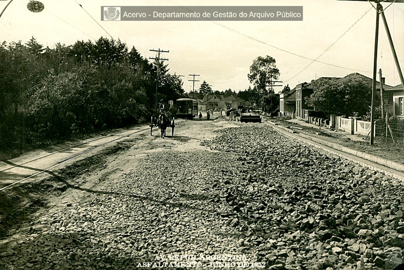 Pavimentação na Avenida República Argentina na década de 1950
