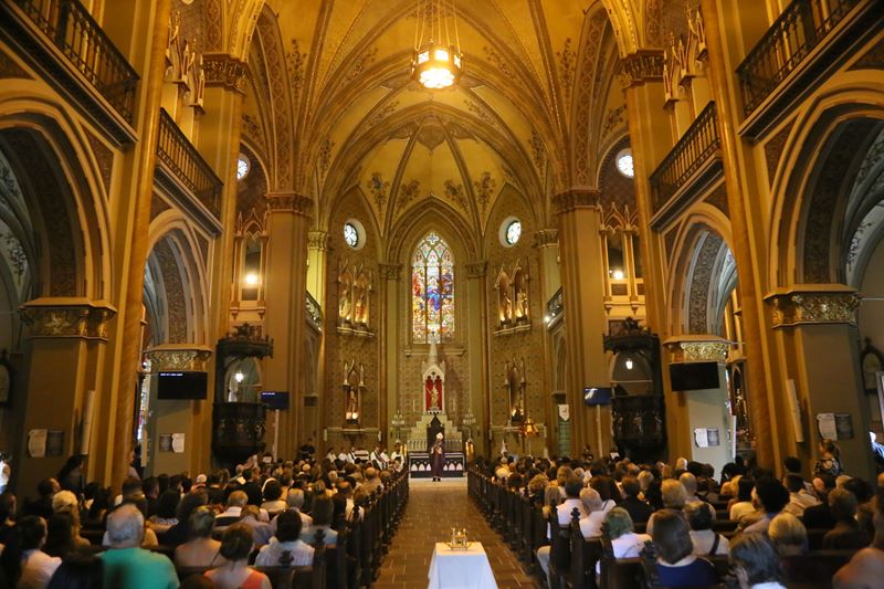 Prefeito Eduardo Pimentel participa da missa em Ação de Graças na Catedral Basílica de Curitiba pelo aniversário de Curitiba com a apresentação da Camerata Antiqua. Curitiba, 29/03/2025. Foto: Valquir Aureliano/SECOM