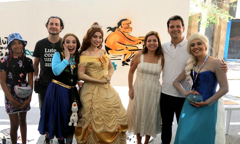 A partir de abril, Domingo no Centro passa a ser realizado uma vez por mês, sempre no último domingo. Prefeito Eduardo Pimentel participou da edição deste domingo de março, mês do aniversário de Curitiba. Curitiba, 30/03/2025. Foto: Valquir Aureliano/SECOM