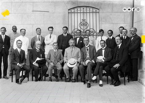 A conferência de abertura será ministrada pelo biógrafo Ze’ev Rosenkrantz , referência internacional nos estudos sobre Einstein, com o tema “ O físico viajante: as jornadas transoceânicas de Albert Einstein ”. A palestra explorará as motivações, reflexões e experiências do físico em suas viagens pelo mundo, incluindo a América do Sul. Em seguida, a Mesa 1 – “ Uma viagem no tempo e no espaço ” reunirá o Dr. Alfredo Tolmasquim e Dr. Antônio Augusto Videira, sob moderação da Dra. Marta de Almeida, para contextualizar o cenário científico e institucional da época, com foco no papel do ON na recepção de Einstein. Já a Mesa 2 – “ As ciências de uma época e o que elas nos dizem atualmente ”, contará com a presença do diretor do ON, Dr. Jailson Alcaniz e do Dr. Ildeu de Castro, debatendo os temas abordados por Einstein em suas conferências e suas ressonâncias na ciência contemporânea, com moderação da Dra. Heloisa Gesteira. No período da tarde, a Mesa 3 – “ O centenário da passagem de Einstein pelo Brasil: significados, história e memória ” abordará os usos da memória científica e o papel de efemérides na construção de identidades institucionais. Participam os pesquisadores Dra. Alda Heizer (Jardim Botânico), Dra. Andrea Costa (Museu Nacional), MSc. Paulo Henrique Colonese (Museu da Vida/Fiocruz) e um representante da Academia Brasileira de Ciências (ABC), sob moderação da Dra. Leticia Pumar Alves de Souza (PCI/MAST). A programação se encerra com uma sessão de confraternização , que incluirá sessão de autógrafos com os autores Alfredo Tolmasquim , de “ Einstein: o viajante da relatividade na América do Sul ” (Ed. Vieira & Lent, 2003), e Ze’ev Rosenkrantz , de “ Os diários de viagem de Albert Einstein ” (Ed. Record, 2024). Livros estarão disponíveis para venda no local, com apoio da Livraria da Física e da Editora Record. Programação completa – Centenário da visita de Albert Einstein ao Brasil Data: 9 de maio de 2025 Local: Auditório Yeda Ferraz – Observatório Nacional 08h50 – Boas-vindas Dr. Jailson Alcaniz – Diretor do Observatório Nacional 09h00 – 09h50 – Conferência de abertura “O físico viajante: as jornadas transoceânicas de Albert Einstein” Palestrante: Ze’ev Rosenkrantz (biógrafo de Einstein) 09h50 – 10h50 – Mesa 1: Uma viagem no tempo e no espaço Objetivo: Contextualizar a viagem de Einstein e destacar o papel de instituições como o Observatório Nacional Palestrantes: Dr. Alfredo Tolmasquim (MAST/MCTI) Dr. Antônio Augusto Videira Moderação: Dra. Marta de Almeida (MAST/MCTI) 11h20 – 12h20 – Mesa 2: As ciências de uma época e o que elas nos dizem atualmente Objetivo: Destacar os temas abordados por Einstein em suas conferências e conectá-los com a ciência contemporânea Palestrantes: Dr. Jailson Alcaniz (ON/MCTI) Dr. Ildeu de Castro (UFRJ) Moderação: Dra. Heloisa Gesteira (MAST/MCTI) 14h15 – 15h45 – Mesa 3: O centenário da passagem de Einstein pelo Brasil – significados, história e memória Objetivo: Discutir a construção da memória científica em torno de efemérides e personagens históricos Palestrantes: Dra. Alda Heizer (Jardim Botânico) Dra. Andrea Costa (Museu Nacional) MSc. Paulo Henrique Colonese (Museu da Vida/Fiocruz) Representante da Academia Brasileira de Ciências (a confirmar) Moderação: Dra. Leticia Pumar Alves de Souza (PCI/MAST) 15h45 – Sessão de encerramento e confraternização Sessão de autógrafos com Alfredo Tolmasquim ( Einstein: o viajante da relatividade na América do Sul , Ed. Vieira & Lent, 2003) Sessão de autógrafos com Ze’ev Rosenkrantz ( Os diários de viagem de Albert Einstein , Ed. Record, 2024) *Livros disponíveis para venda (Livraria da Física e Editora Record) Link: https://www.gov.br/observatorio/pt-br/assuntos/noticias/observatorio-nacional-celebra-100-anos-da-visita-de-albert-einstein-ao-brasil-com-evento-especial