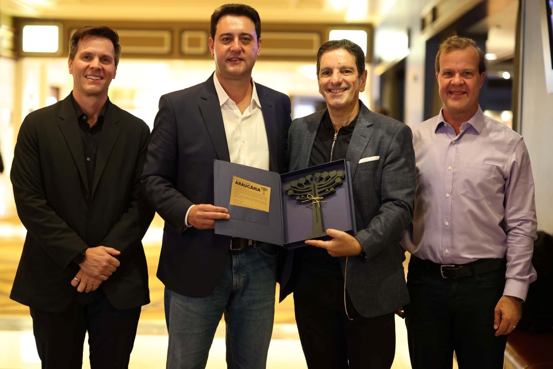 O governador Carlos Massa Ratinho Junior se reuniu nesta terça-feira (8) com o presidente do Google Cloud para a América Latina, Eduardo López, durante a viagem oficial aos Estados Unidos. Foto: Jonathan Campos/AEN