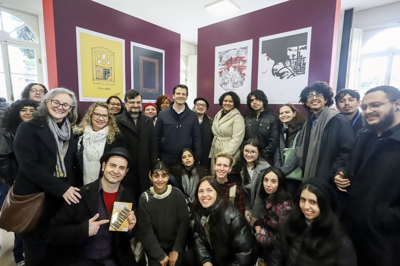 Prefeito Eduardo Pimentel abre exposição e assina protocolo de intensão com a construtora Hugo Peretti para transformar casa de Dalton Trevisan em espaço cultural de Curitiba