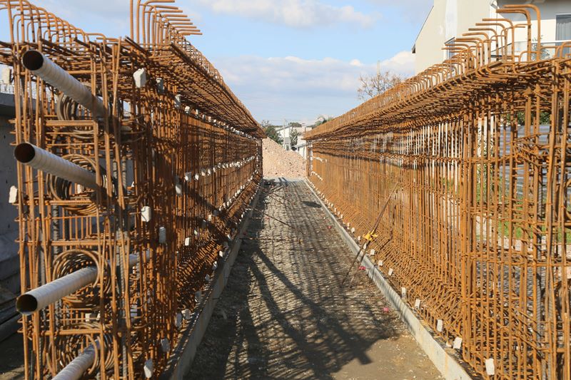 Lançamento de vigas de concreto marcam início de importante etapa na construção do novo viaduto Curitiba Pinhais. Foto: Valquir Aureliano/SECOM (arquivo)