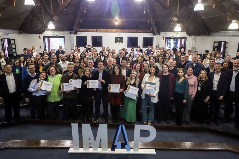 Trabalhos de conclusão de pós-graduação do Imap são destaques em congresso internacional de educação. As cerimônias de certificação dos alunos ocorreram em junho deste ano. Foto: Divulgação