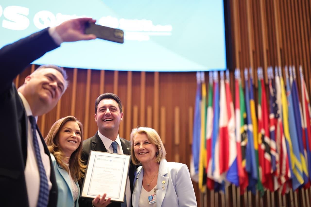 Márcia Huçulak, governador Ratinho Jr, Leandre Dal Ponte e Beto Preto na sede a OPAS (Organização Pan-Americana de Saúde), em Washington (EUA). Foto: Jonathan Campos/AEN.