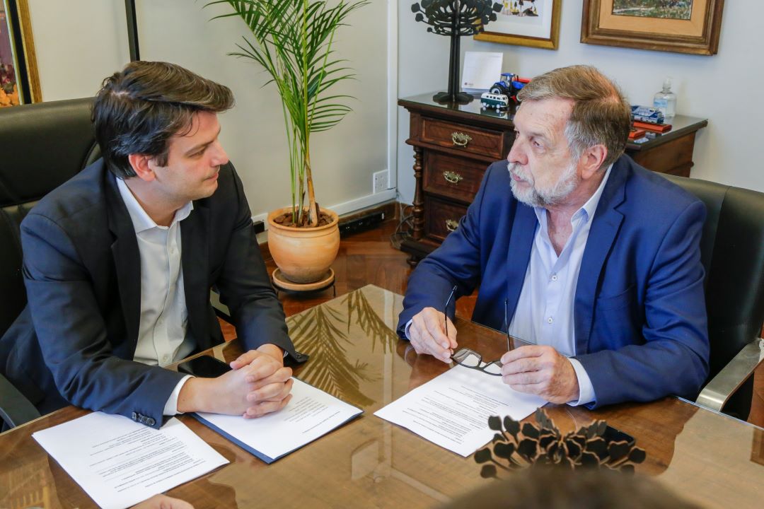 Prefeito Eduardo Pimentel recebe o senador Flávio Arns. Curitiba, 18/09/2025. Foto: Pedro Ribas/SECOM