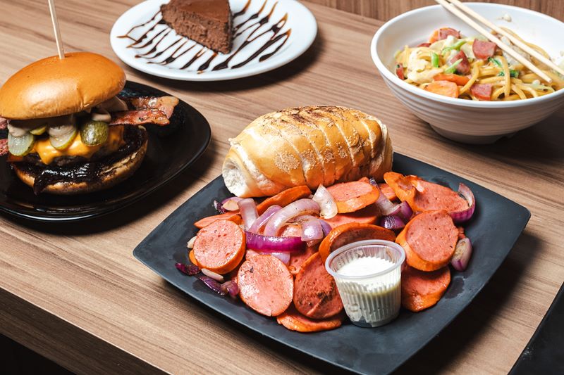 Oktoberfest do Mercado Municipal começa nesta quinta-feira com cardápio especial inspirado na culinária alemã. Foto: Clube Imagine Produções/Ellena & Richard