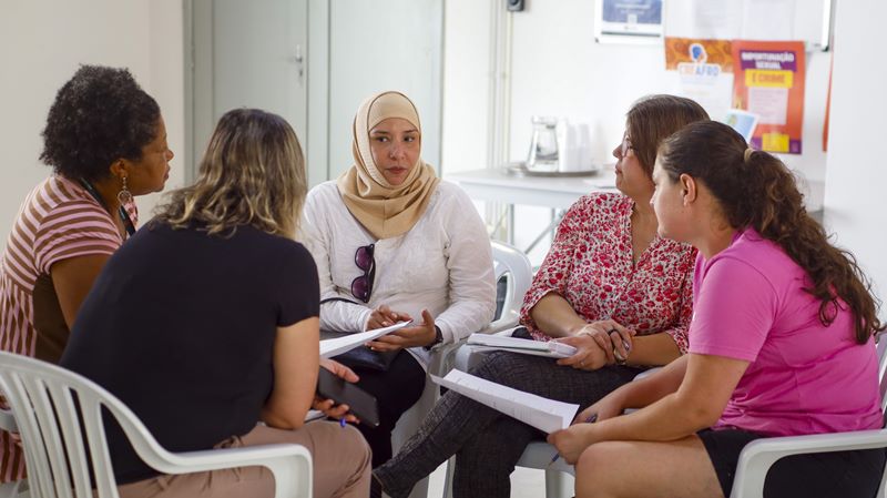 Imigrantes recebem informações sobre como empreender em Curitiba