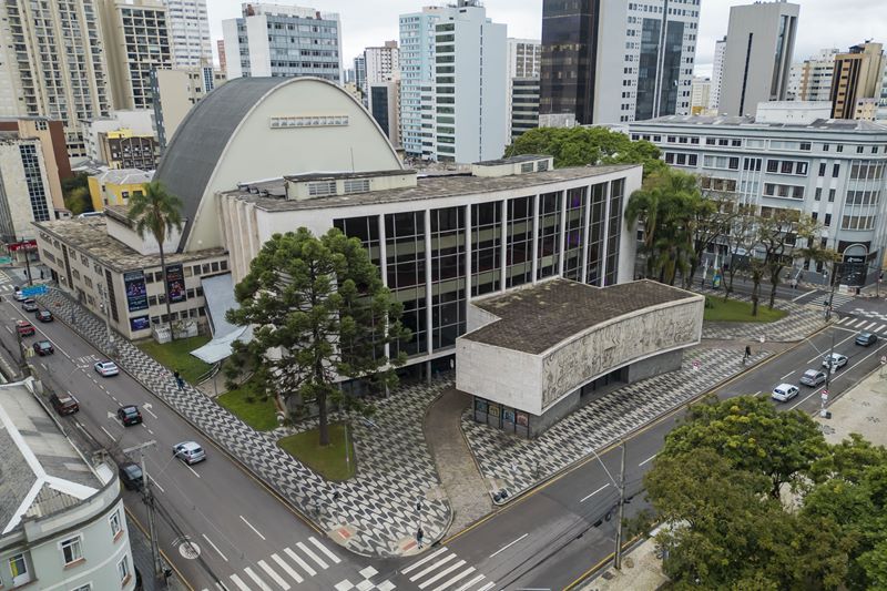 Natal de Curitiba 2025 é aberto com show em frente ao Teatro Guaíra e promete maior temporada da história