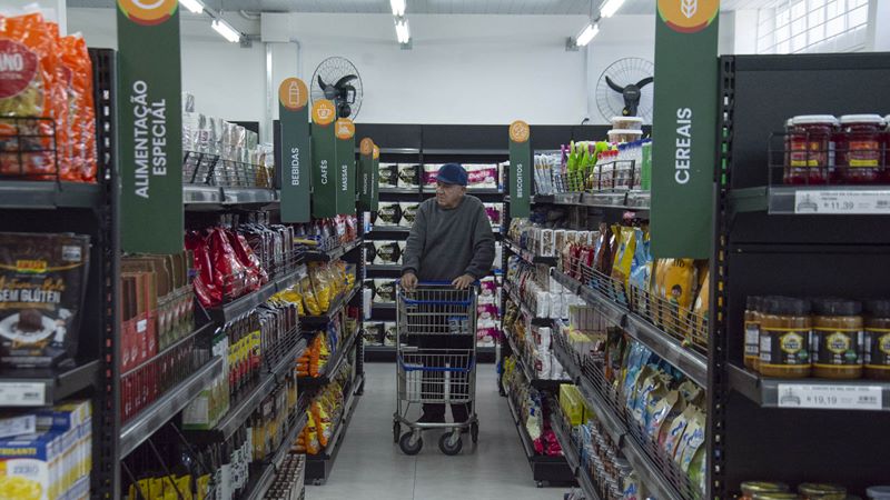 Todas as pessoas a partir dos 60 anos agora podem comprar nos Armazéns da Família sem precisar de cadastro