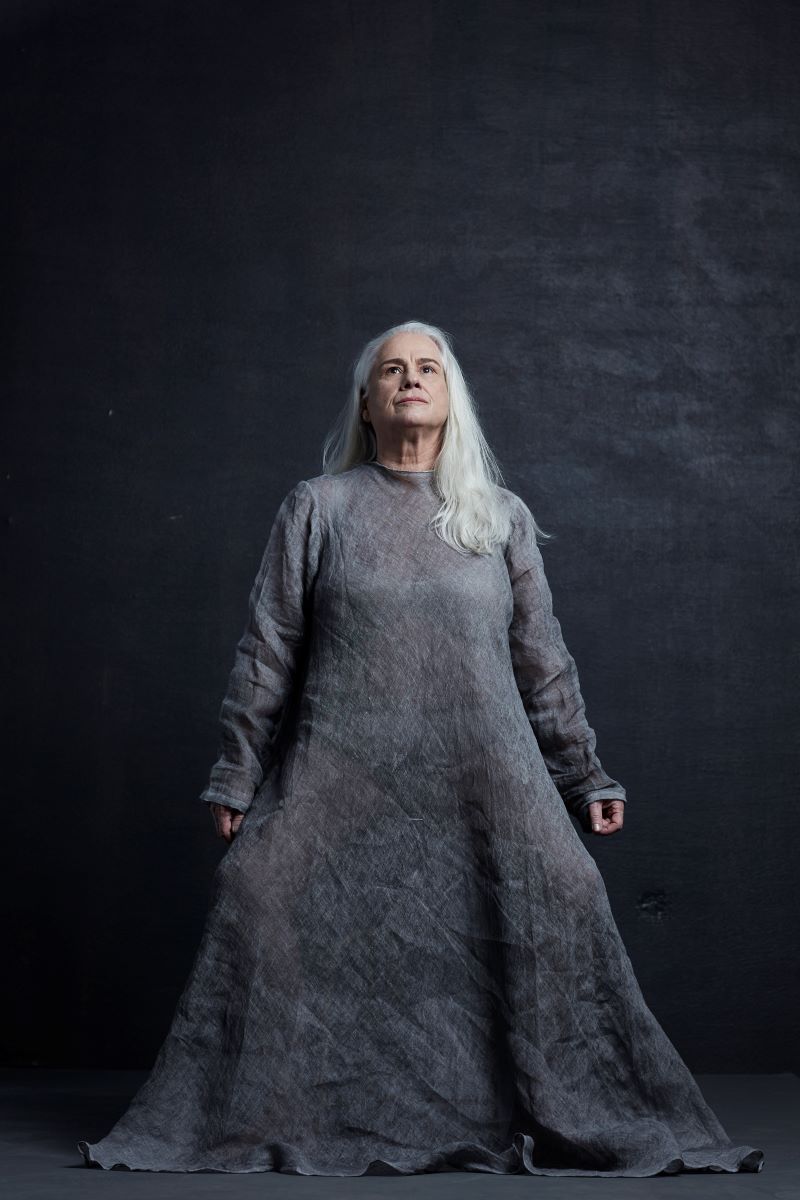 Ficções: Monólogo estrelado por Vera Holtz retorna a Curitiba