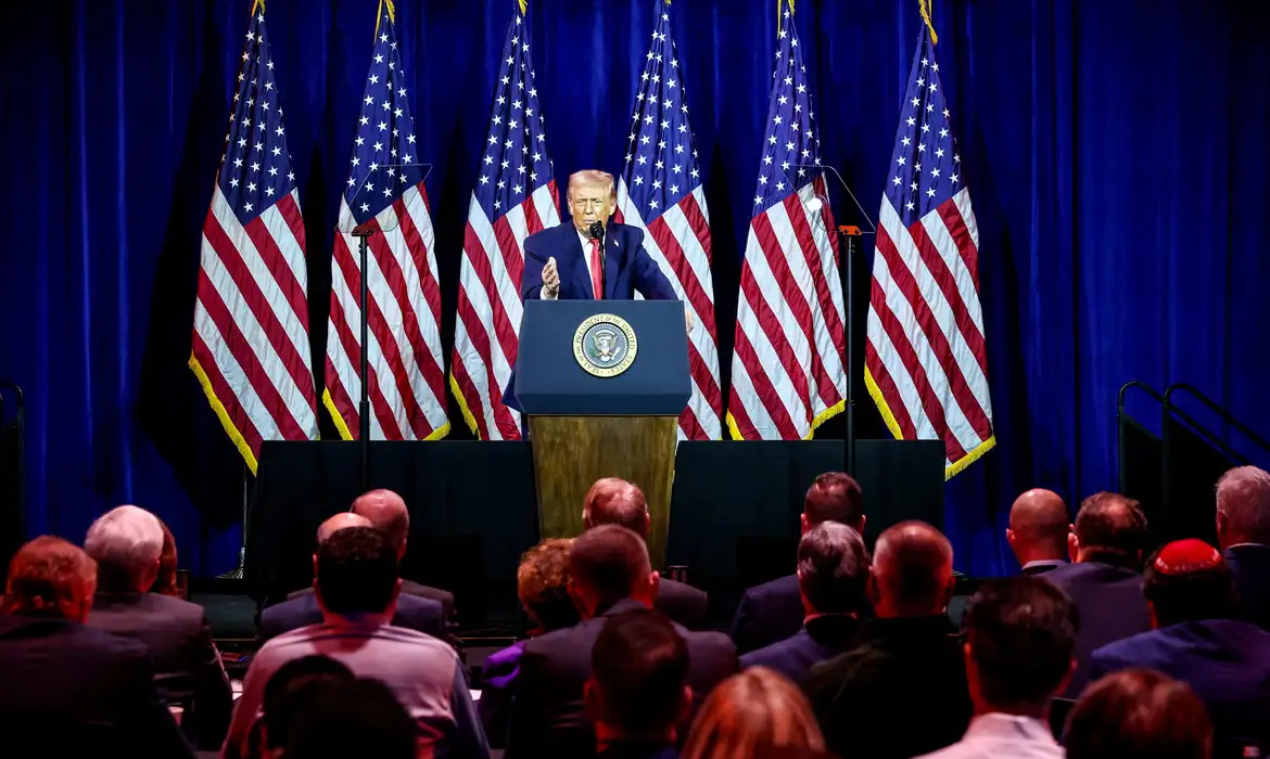 Após ameaçar Groenlândia, Trump menospreza peso de europeus na Otan