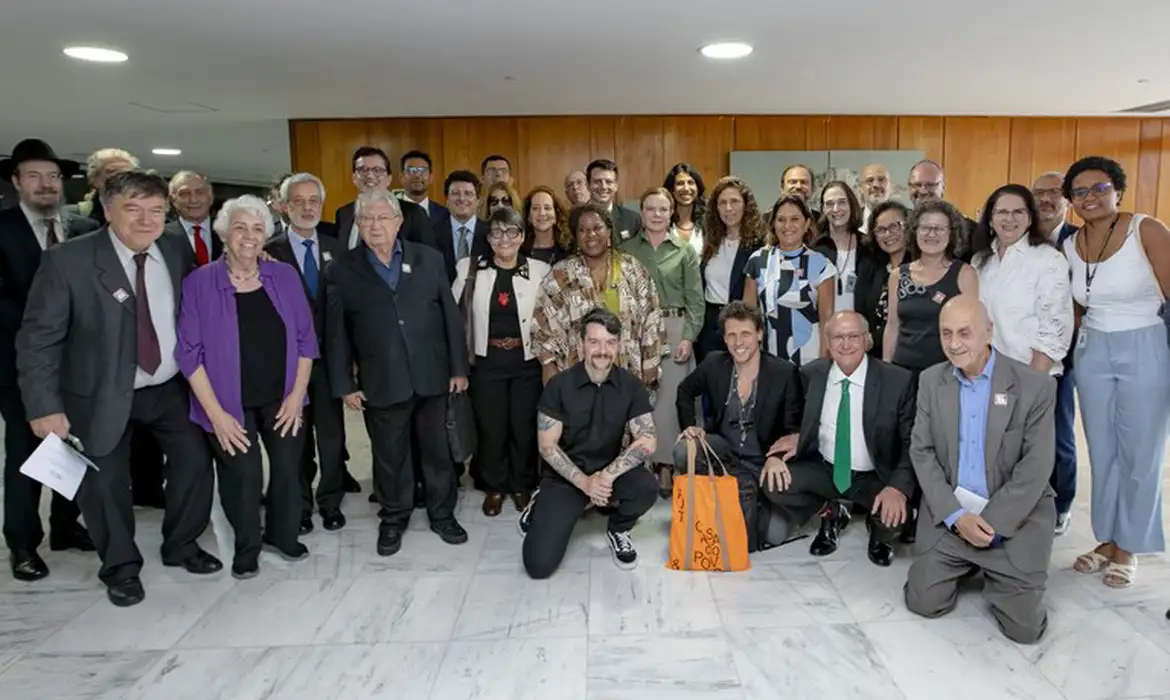 Representantes do Poder Executivo e de diferentes segmentos da comunidade judaica reuniram-se nesta quarta-feira (28), no Palácio do Planalto, para discutir estratégias de enfrentamento ao antissemitismo no Brasil