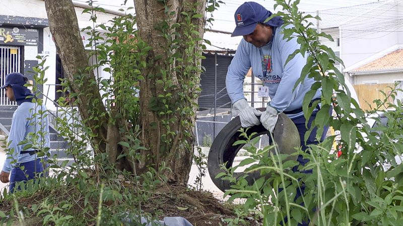 Prefeitura de Curitiba leva mutirão contra a dengue a quatro regionais durante o mês de março. Foto: Cido Marques/SECOM (arquivo)