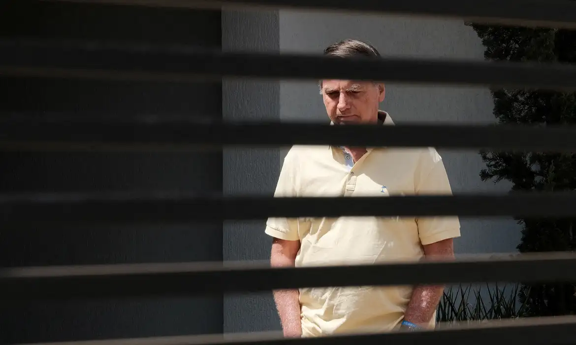 Bolsonaro entra com revisão criminal no STF para tentar anular condenação