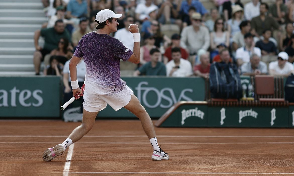 João Fonseca vence na estreia em Roland Garros e avança à segunda rodada 1 2026 05 24t165531z 941920708 up1em5o1b0ilj rtrmadp 3 tennis frenchopen
