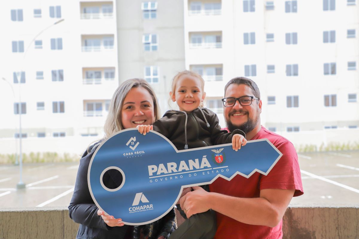 Com recursos do Estado 208 familias recebem apartamentos em residencial em Curitiba