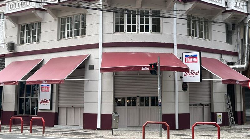 Mais antigo do Paraná, Bar Stuart é restaurado e reabre no Centro de Curitiba com clássicos e novidades no cardápio