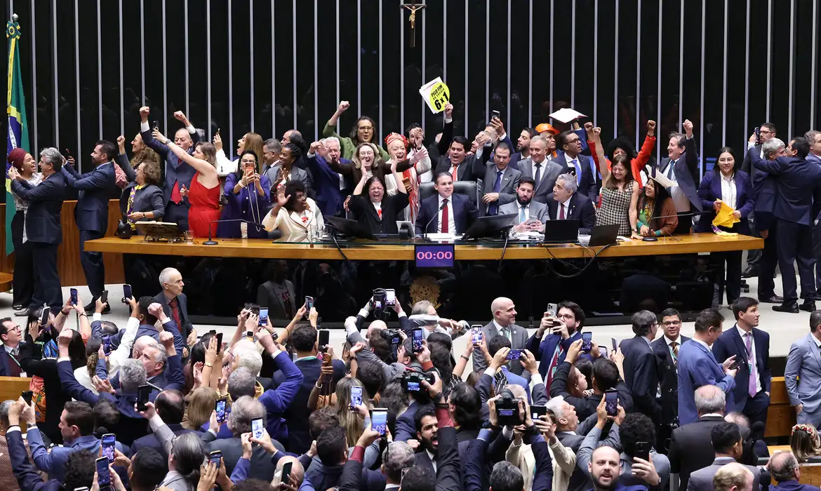 Veja como votou cada deputado na PEC que acaba com a escala 6x1